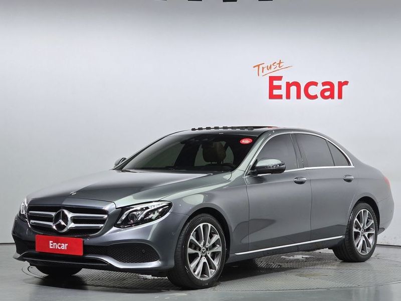2019 Mercedes-Benz E-Class E300 4MATIC Avnatgarde photo 1