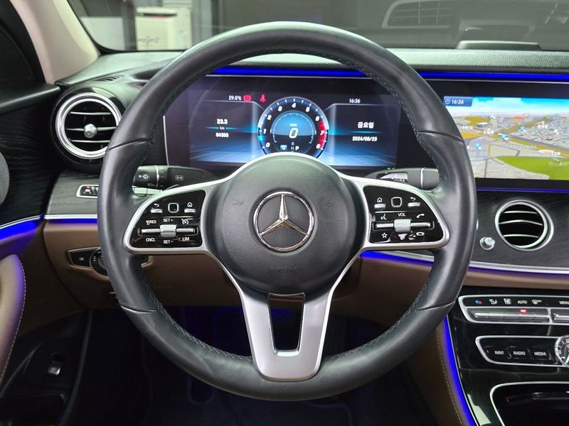 2019 Mercedes-Benz E-Class E300 4MATIC Avnatgarde photo 13