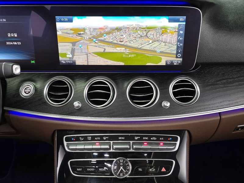 2019 Mercedes-Benz E-Class E300 4MATIC Avnatgarde photo 14
