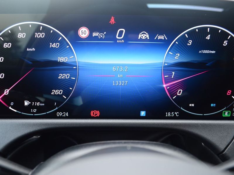 2026 Mercedes-Benz E-Class E200 AMG Line photo 8