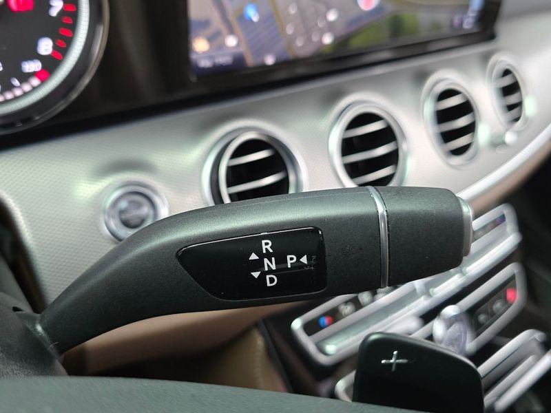 2018 Mercedes-Benz E-Class E200 Avantgarde photo 9