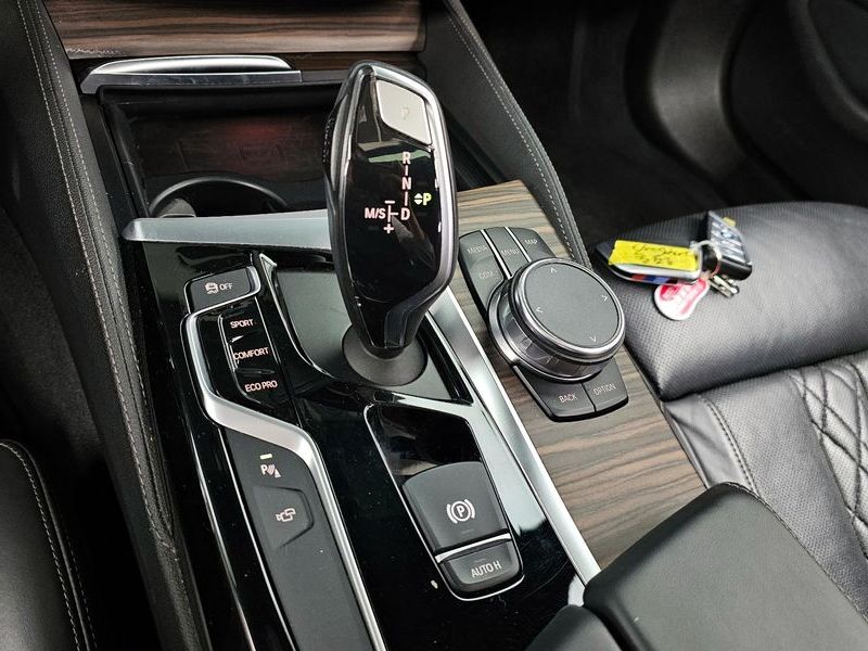 2018 BMW 5 Series 520d xDrive M Sport Package Plus photo 9