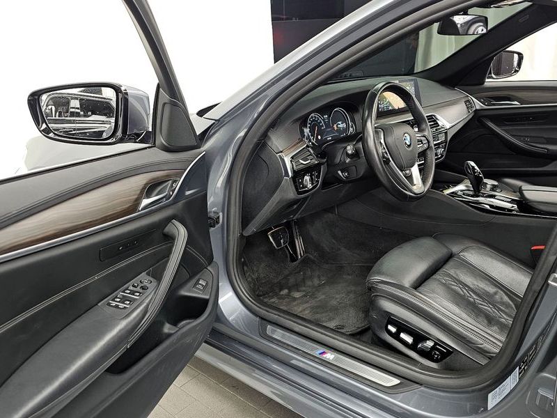 2018 BMW 5 Series 520d xDrive M Sport Package Plus photo 10
