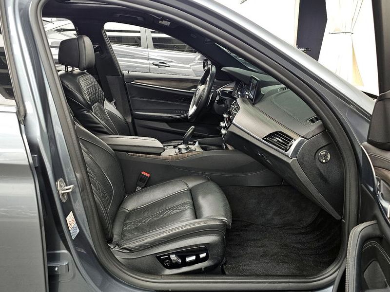 2018 BMW 5 Series 520d xDrive M Sport Package Plus photo 11