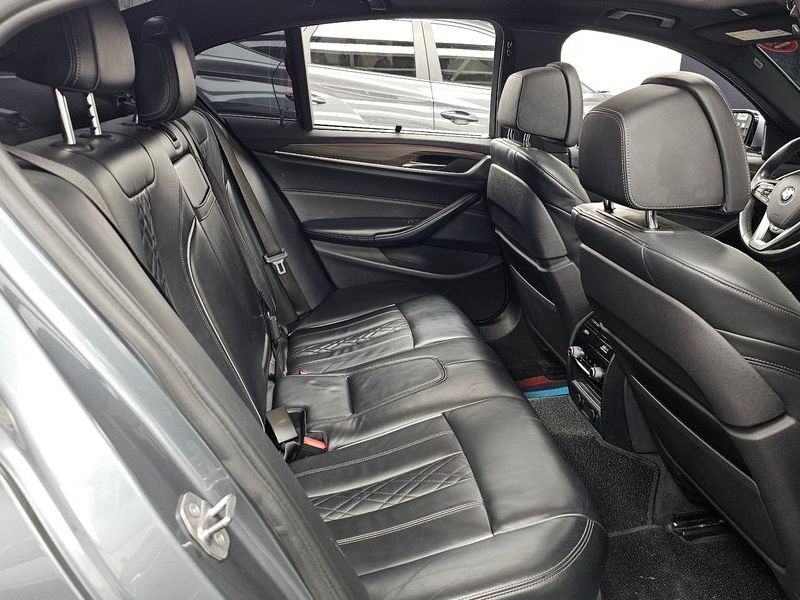 2018 BMW 5 Series 520d xDrive M Sport Package Plus photo 12