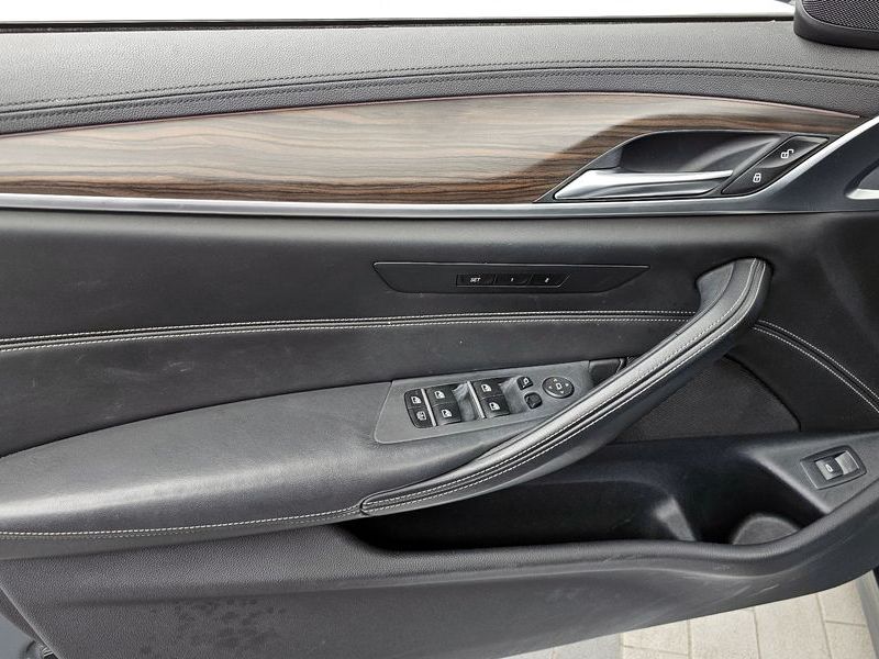 2018 BMW 5 Series 520d xDrive M Sport Package Plus photo 24
