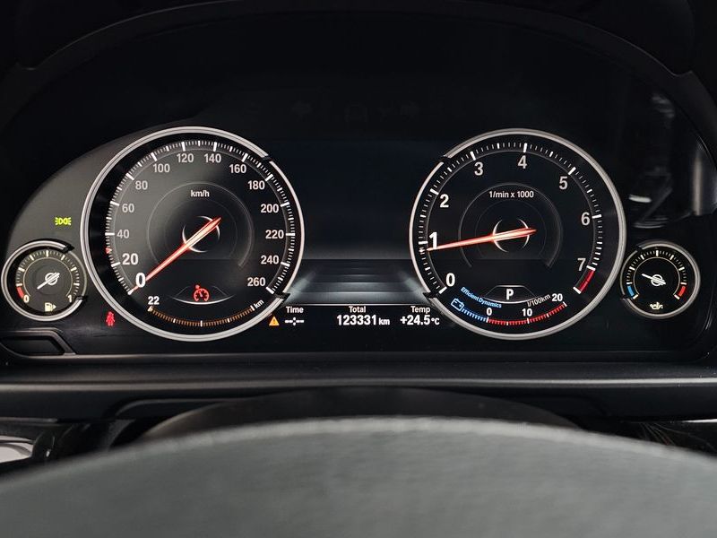 2013 BMW 5 Series 528i xDrive photo 8