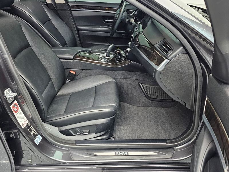 2013 BMW 5 Series 528i xDrive photo 10