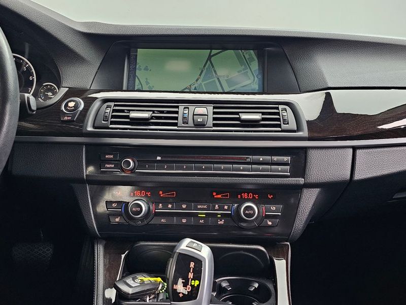 2013 BMW 5 Series 528i xDrive photo 16
