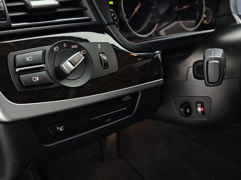 2013 BMW 5 Series 528i xDrive photo 18
