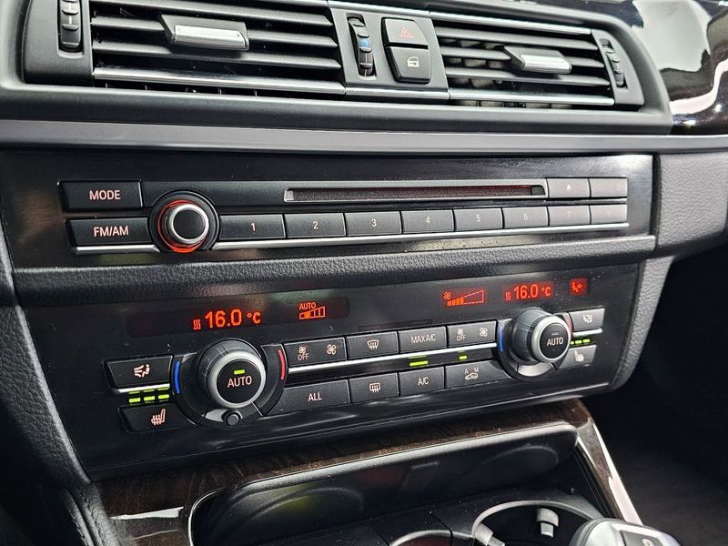 2013 BMW 5 Series 528i xDrive photo 19