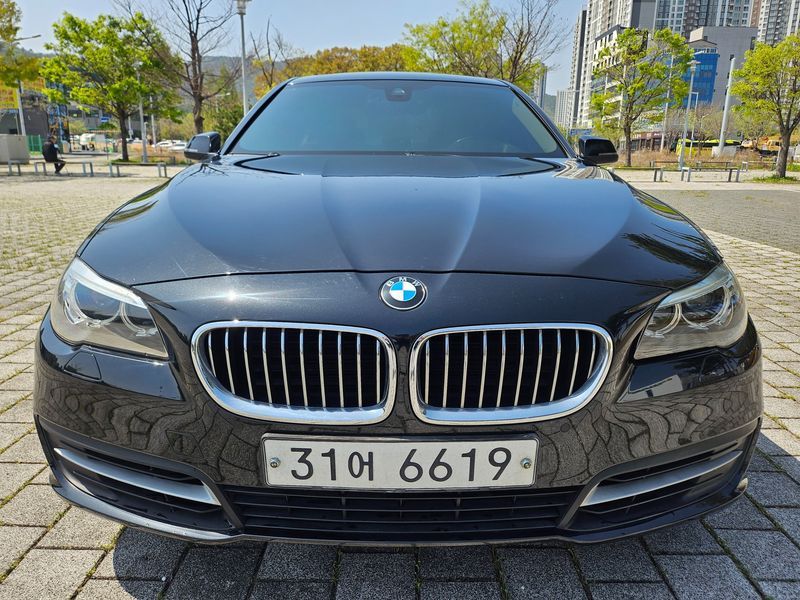 2014 BMW 5 Series 528i xDrive photo 1