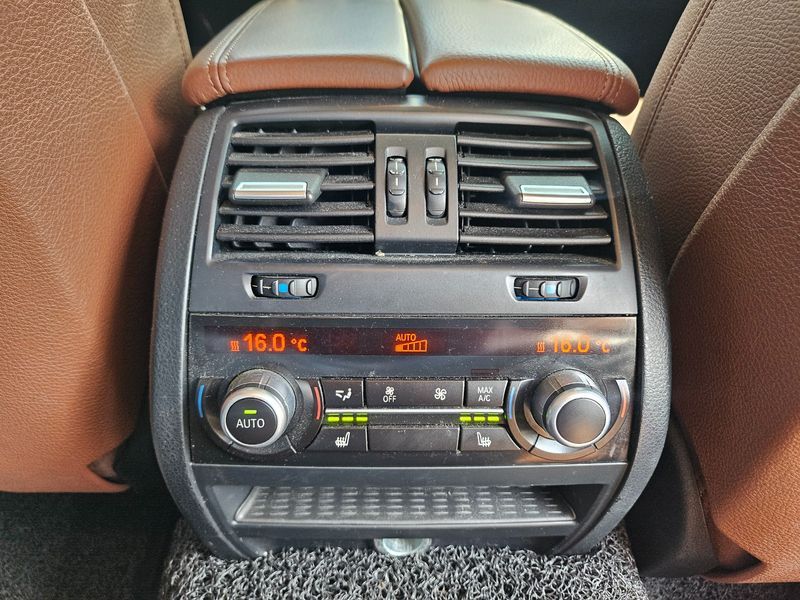 2014 BMW 5 Series 528i xDrive photo 16