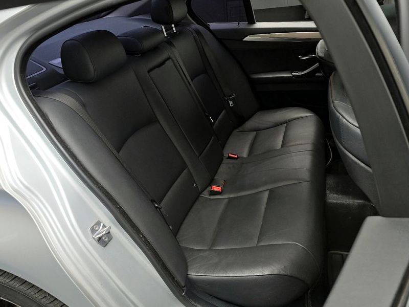 2013 BMW 5 Series 520d photo 12
