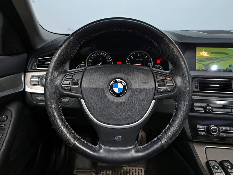 2013 BMW 5 Series 520d photo 13