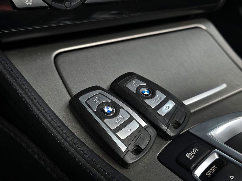 2013 BMW 5 Series 520d photo 18