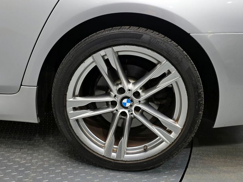 2013 BMW 5 Series 520d photo 21