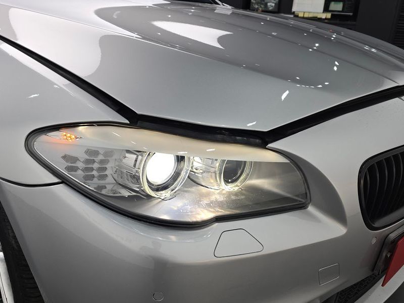 2013 BMW 5 Series 520d photo 22