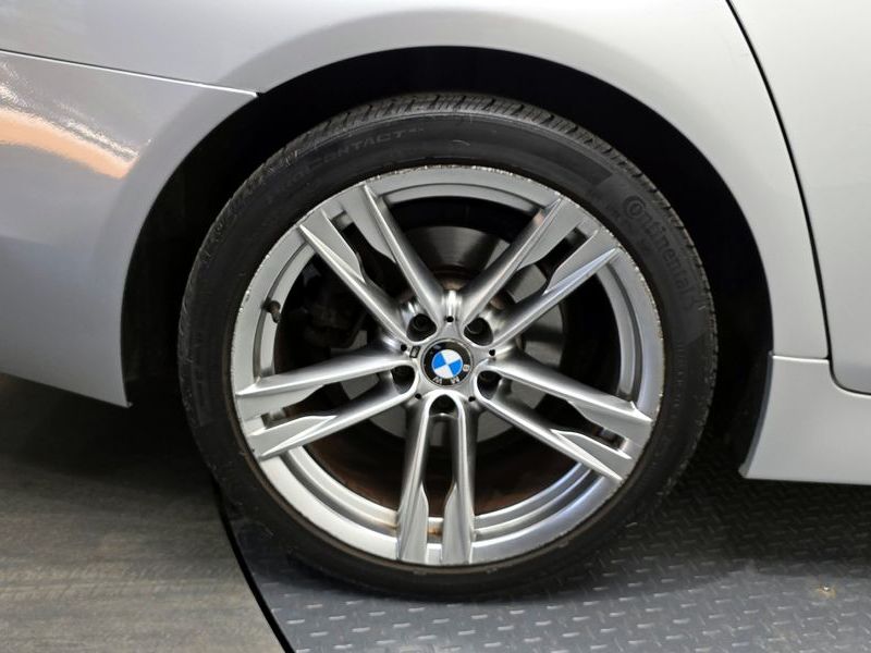2013 BMW 5 Series 520d photo 28