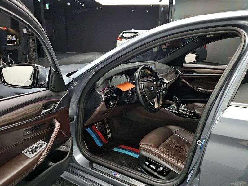 2018 BMW 5 Series 520d M Sport package photo 10