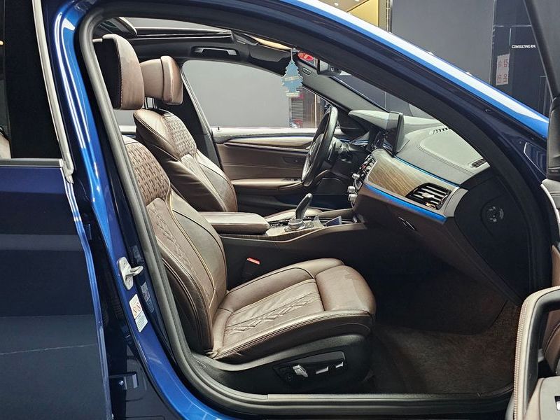 2021 BMW 5 Series 530e M Sport photo 10