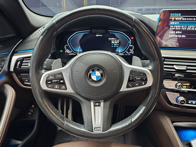 2021 BMW 5 Series 530e M Sport photo 13
