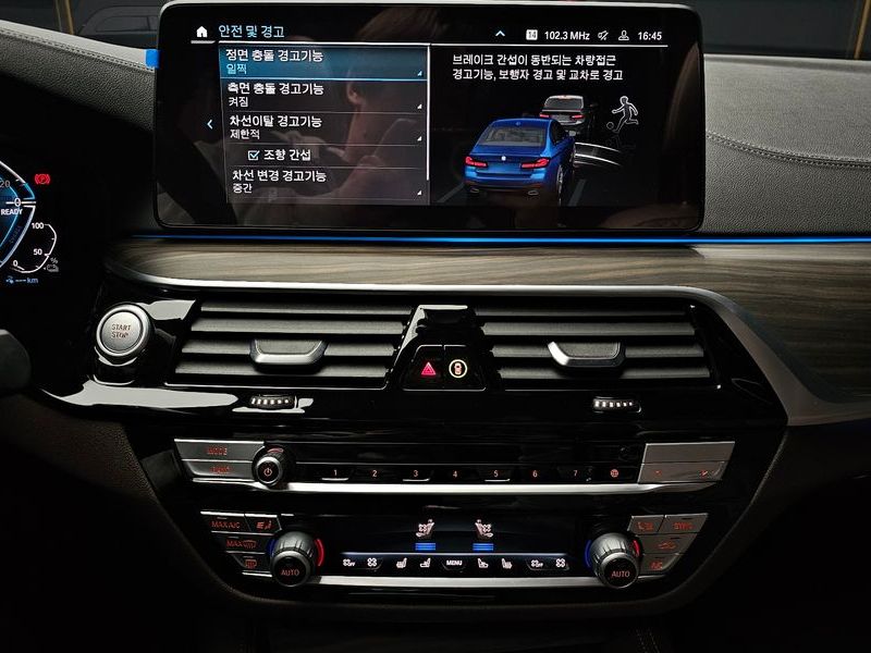 2021 BMW 5 Series 530e M Sport photo 14