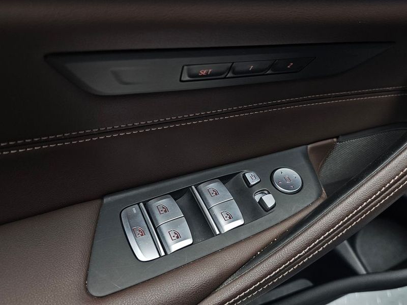 2021 BMW 5 Series 530e M Sport photo 16
