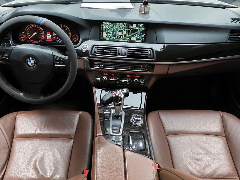 2013 BMW 5 Series 520d photo 7