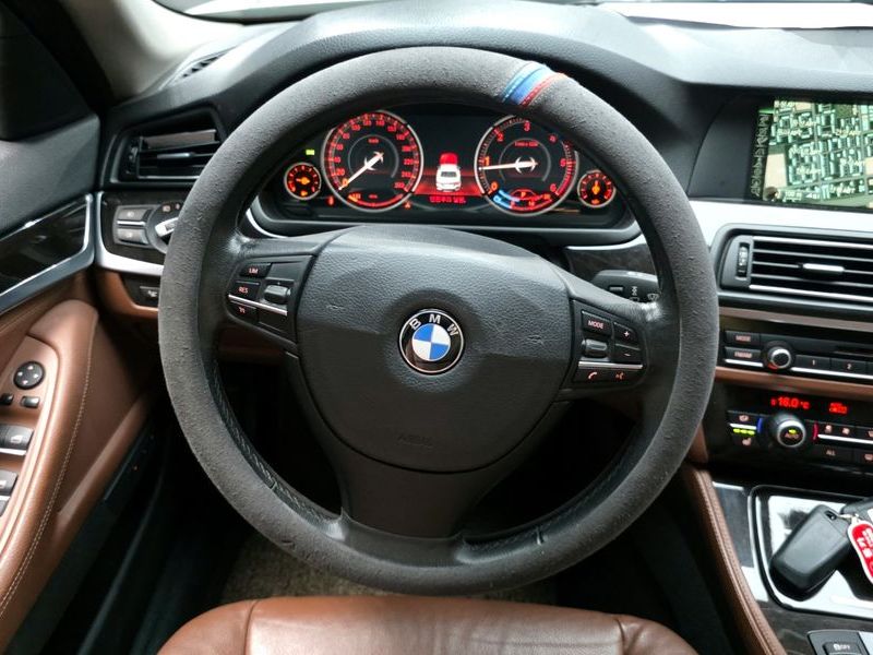 2013 BMW 5 Series 520d photo 13