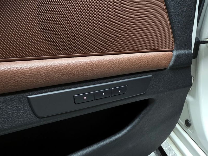 2013 BMW 5 Series 520d photo 18