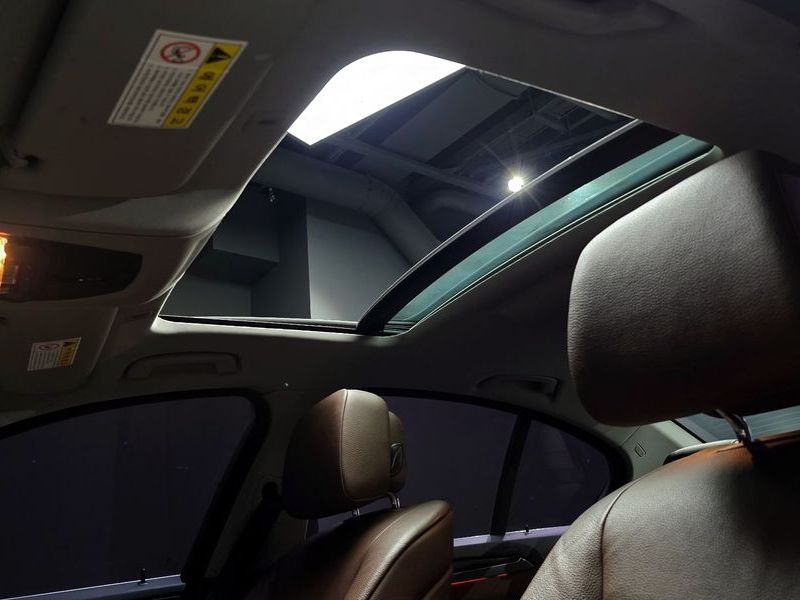 2013 BMW 5 Series 520d photo 20