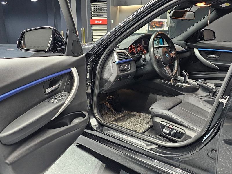 2017 BMW 3 Series 320i M Sport photo 11