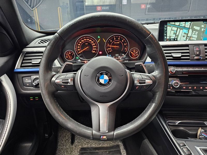 2017 BMW 3 Series 320i M Sport photo 13