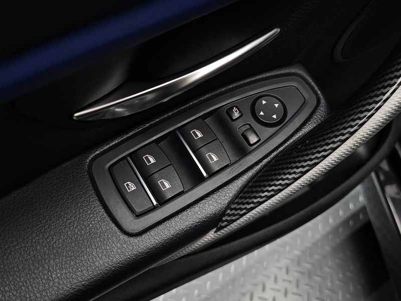 2017 BMW 3 Series 320i M Sport photo 16