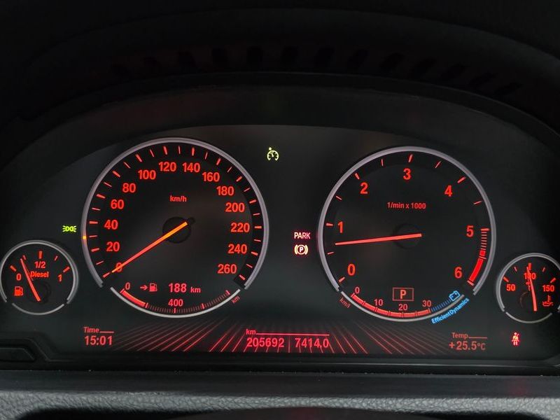 2012 BMW 5 Series GT 30d photo 8