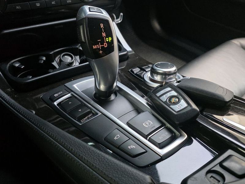 2013 BMW 5 Series 528i photo 9