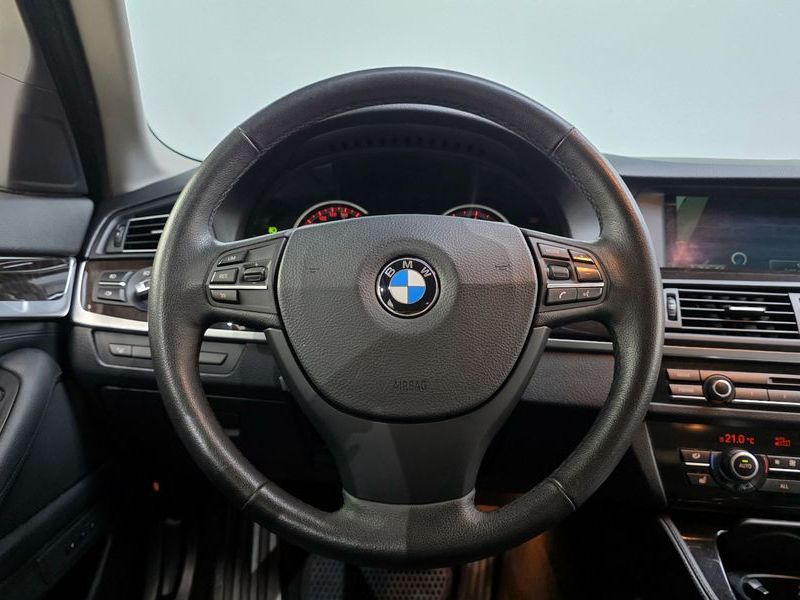 2013 BMW 5 Series 528i photo 13