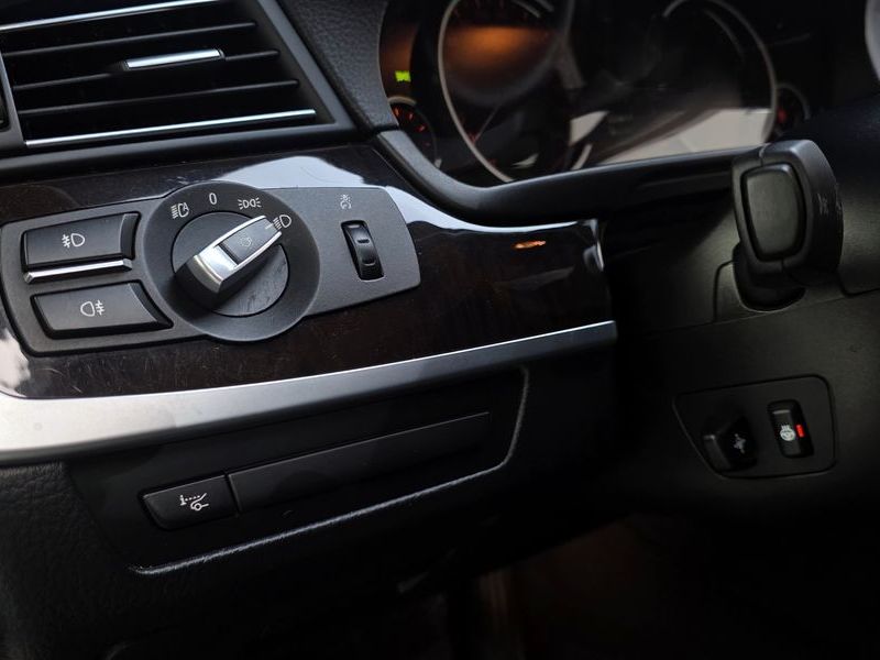2013 BMW 5 Series 528i photo 19