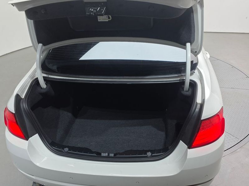 2013 BMW 5 Series 528i photo 20