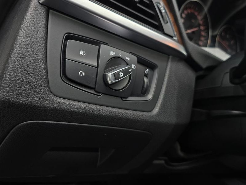 2014 BMW 3 Series 320d photo 17