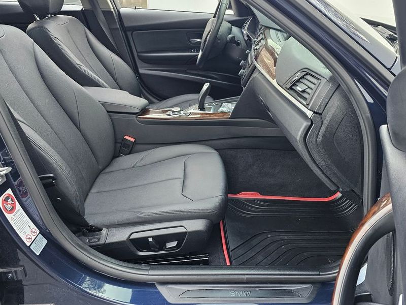 2013 BMW 3 Series 328i photo 10