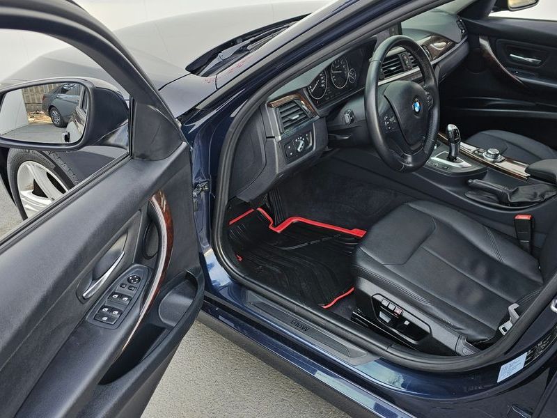 2013 BMW 3 Series 328i photo 11