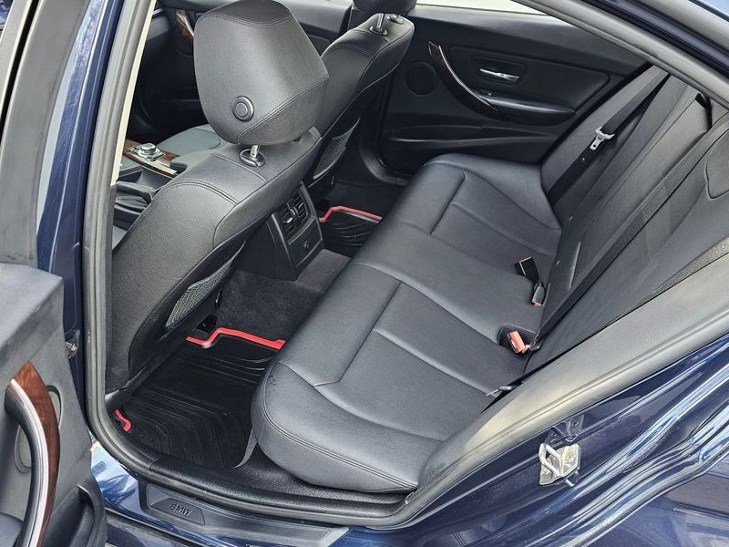 2013 BMW 3 Series 328i photo 12