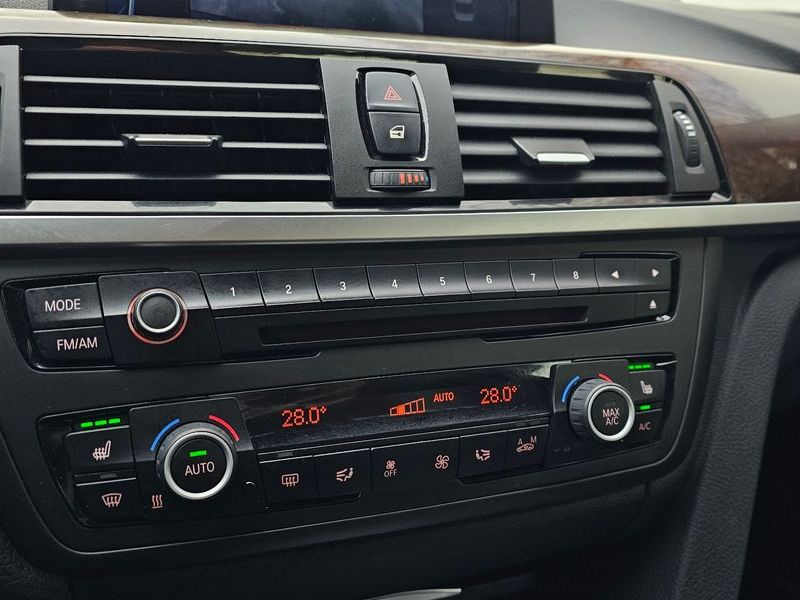 2013 BMW 3 Series 328i photo 17