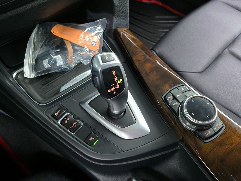 2014 BMW 3 Series 320d photo 9