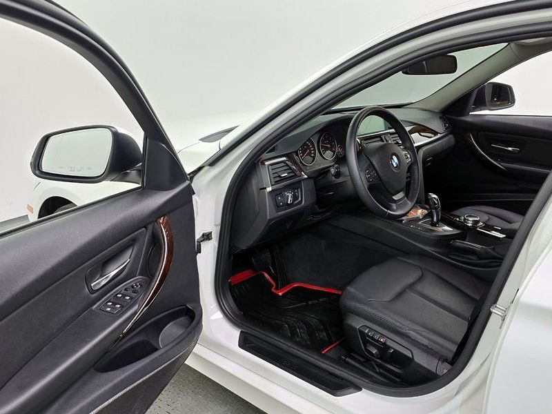 2014 BMW 3 Series 320d photo 10
