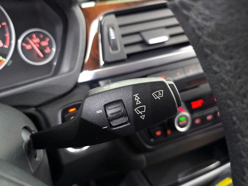 2014 BMW 3 Series 320d photo 18