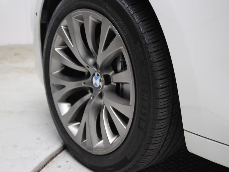 2013 BMW 5 Series GT 30d xDrive photo 8