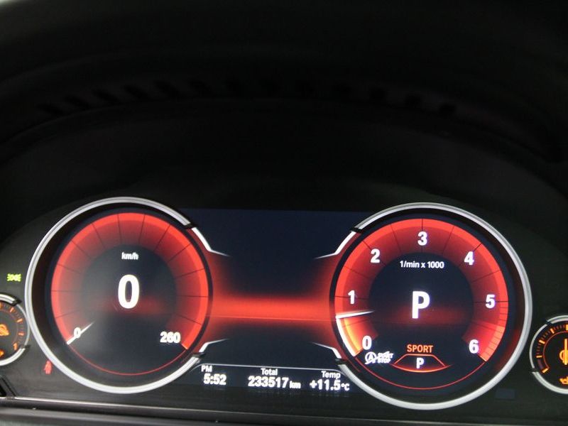 2013 BMW 5 Series GT 30d xDrive photo 10